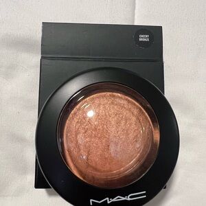 MAC Cosmetics Cheeky Bronze Highlighter
